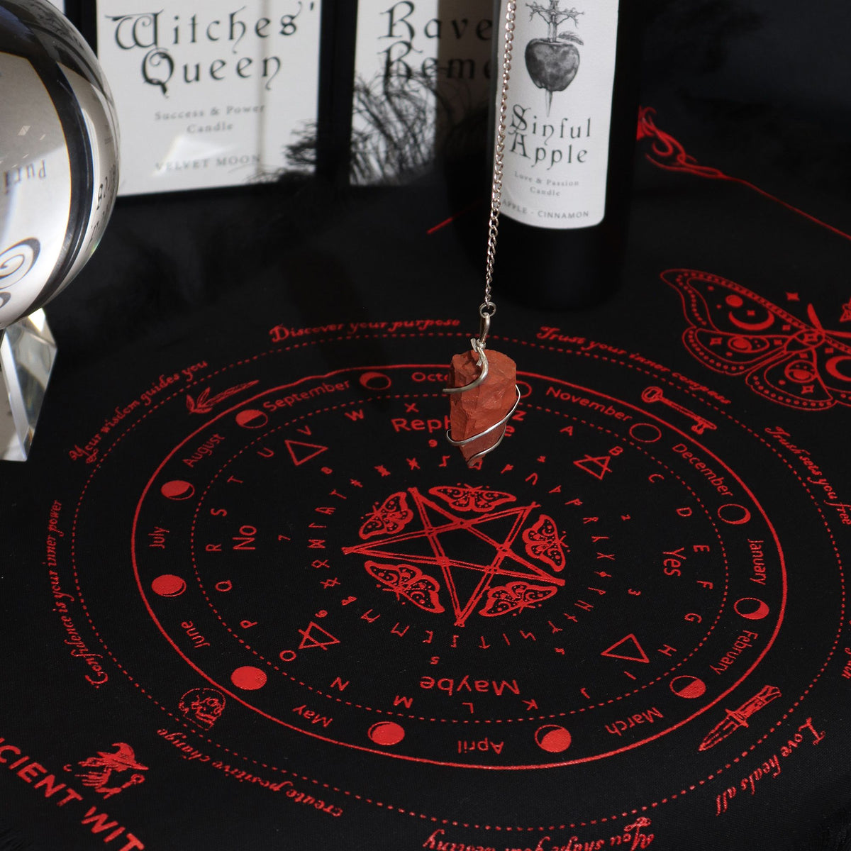Podložka pro kyvadlo Ancient Witch – Slunce · černá a červená