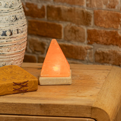 USB solná lampa Pyramida, 9 cm – bílé světlo