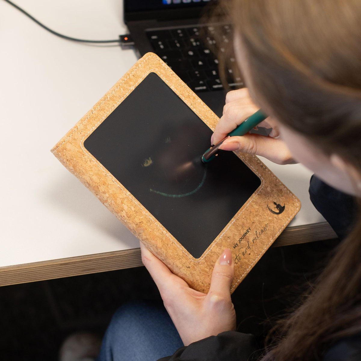 Zápisník pro vaše myšlenky A5 s LCD panelem – oranžová