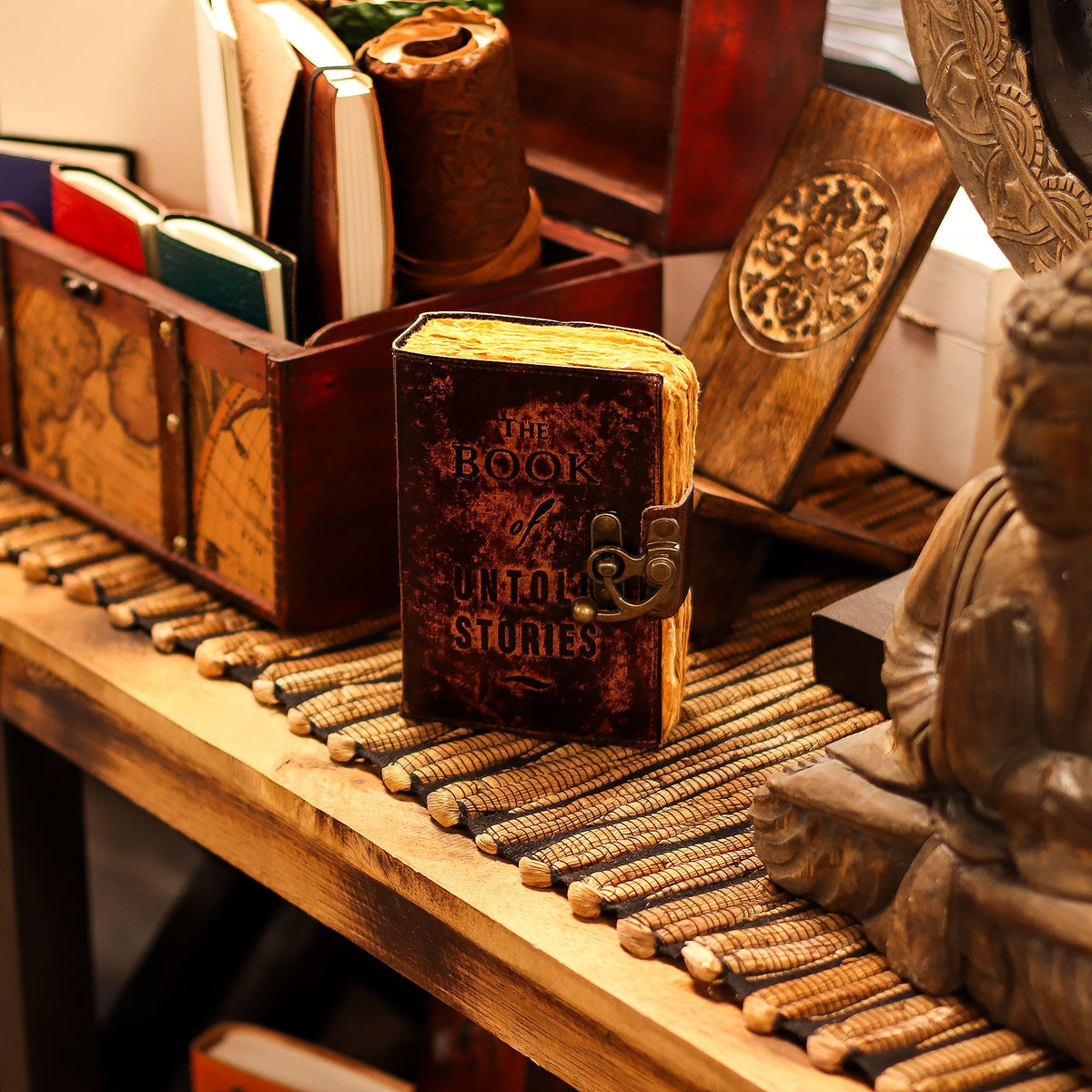 Kožený zápisník – The Book of Untold Stories