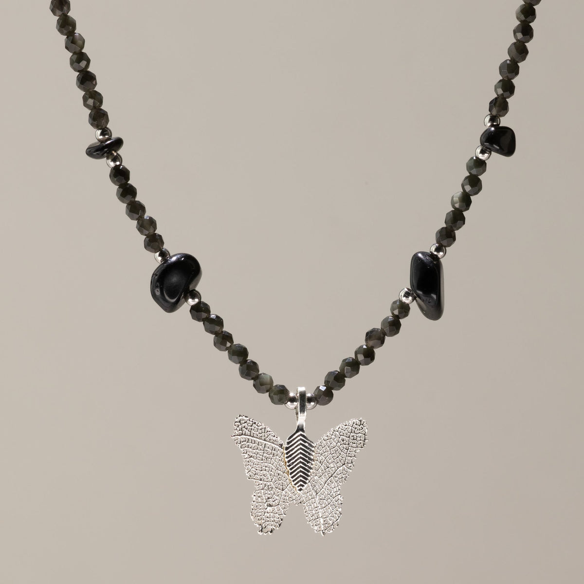 Minerální náhrdelník Nymph s motýlem – černý obsidián