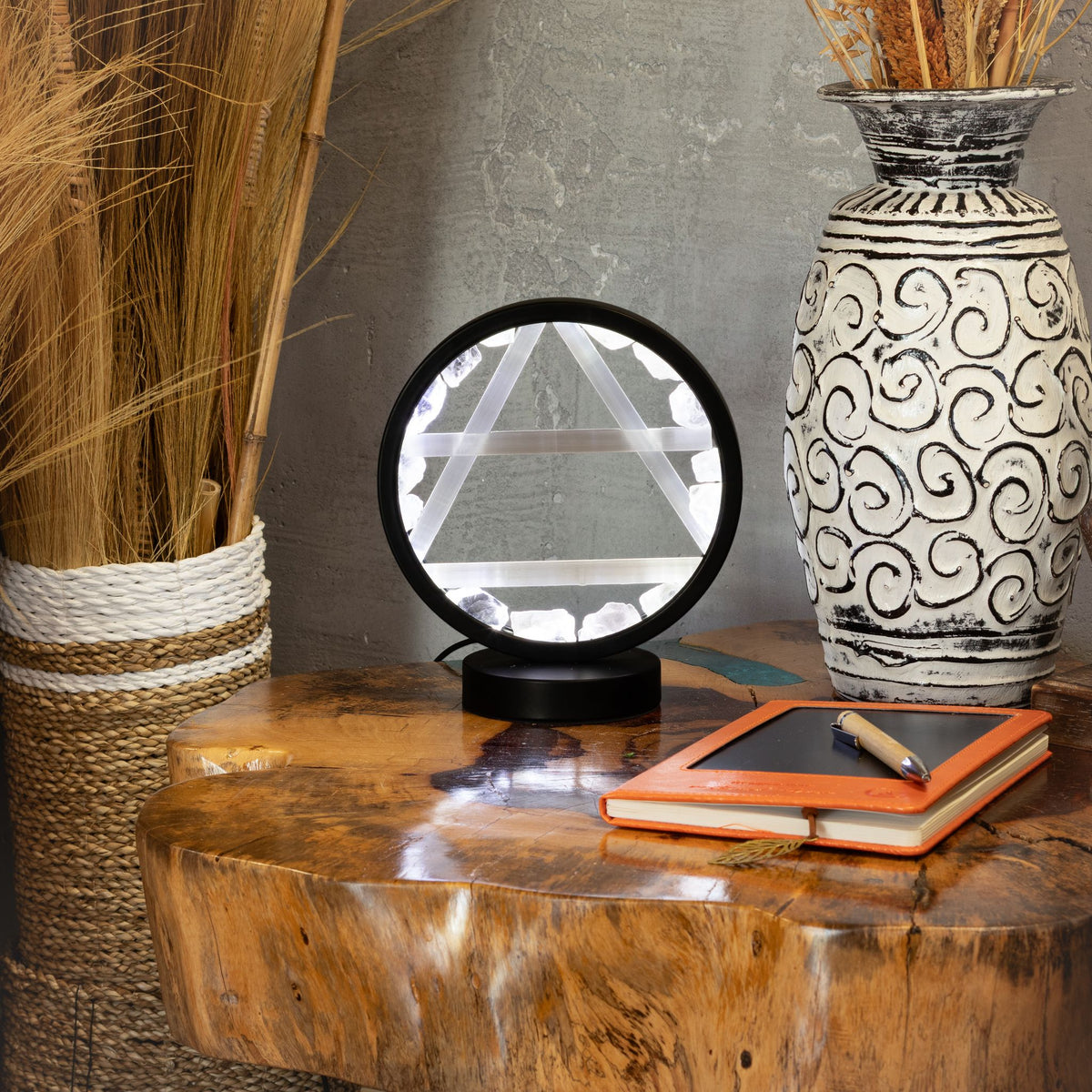 Dekorativní lampa Halo – křišťál a selenit · Vzduch