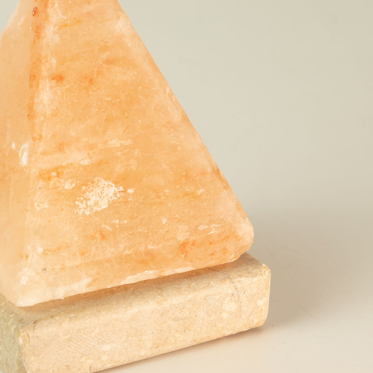USB solná lampa Pyramida, 9 cm – bílé světlo