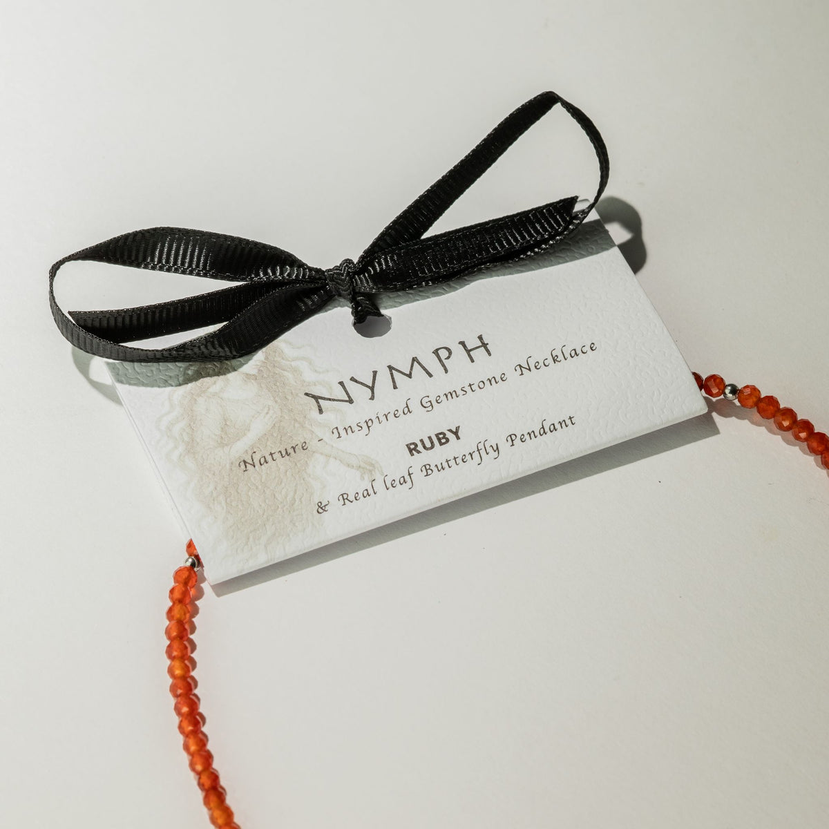 Minerální náhrdelník Nymph s motýlem – rubín