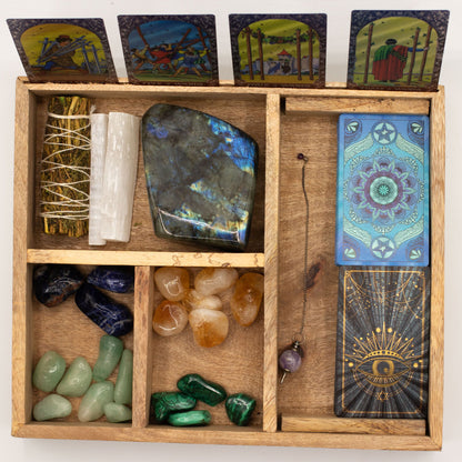Krabička na tarot se čtyřmi přihrádkami – rytý motiv
