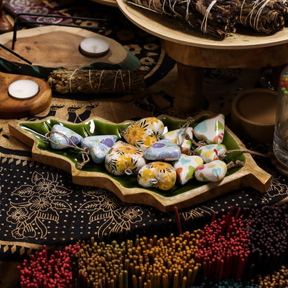 Smaltovaná Dřevěná Miska ve Tvaru Listu - 33x17cm