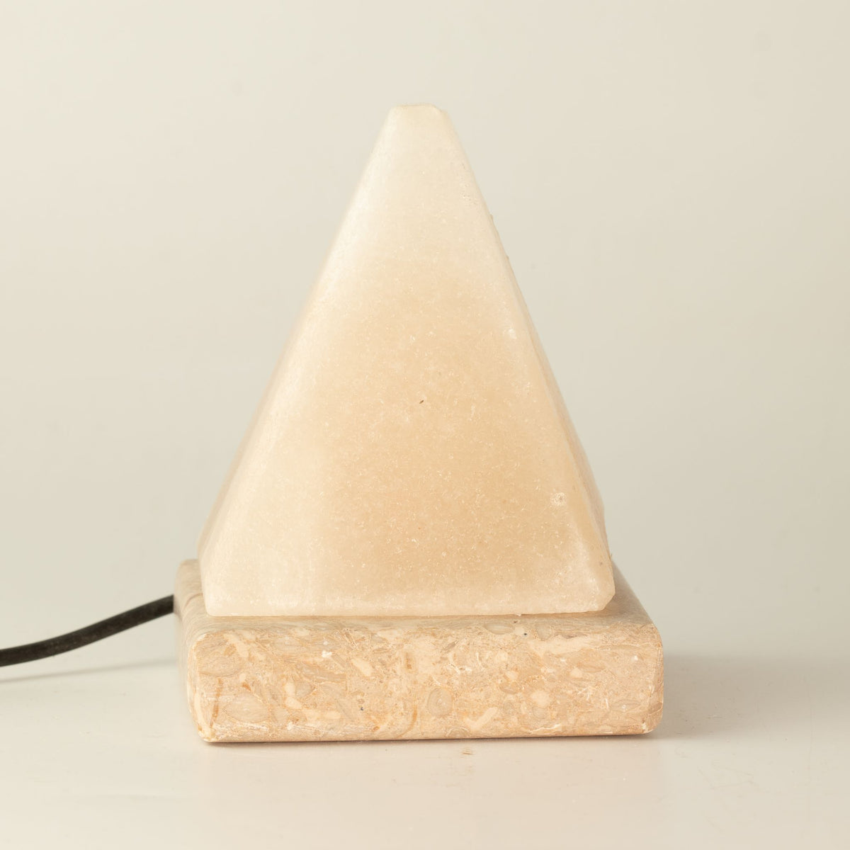 Bílá USB solná lampa Pyramida, 9 cm – barevné světlo